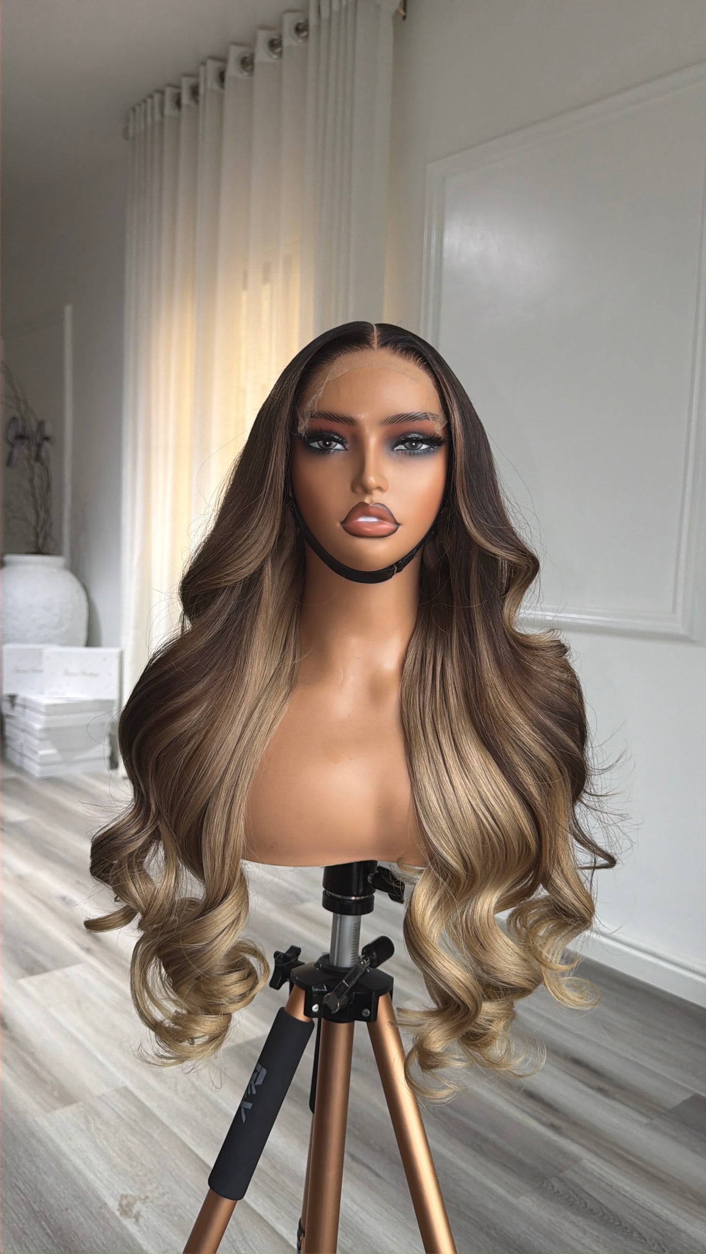 Julia Unit (Blonde Series)
