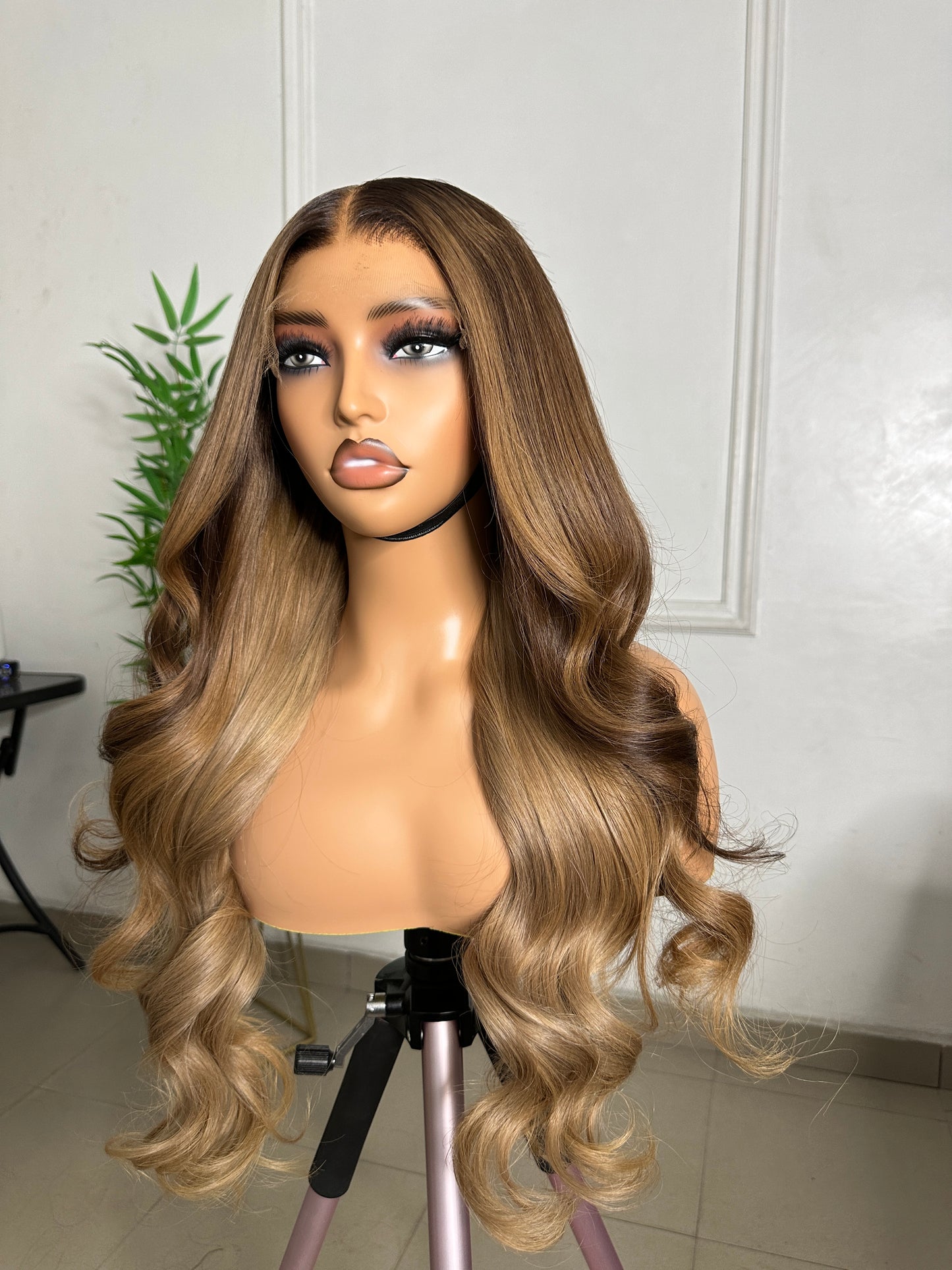 Dark Blonde Wavy Unit with dark brown Lowlights 400g