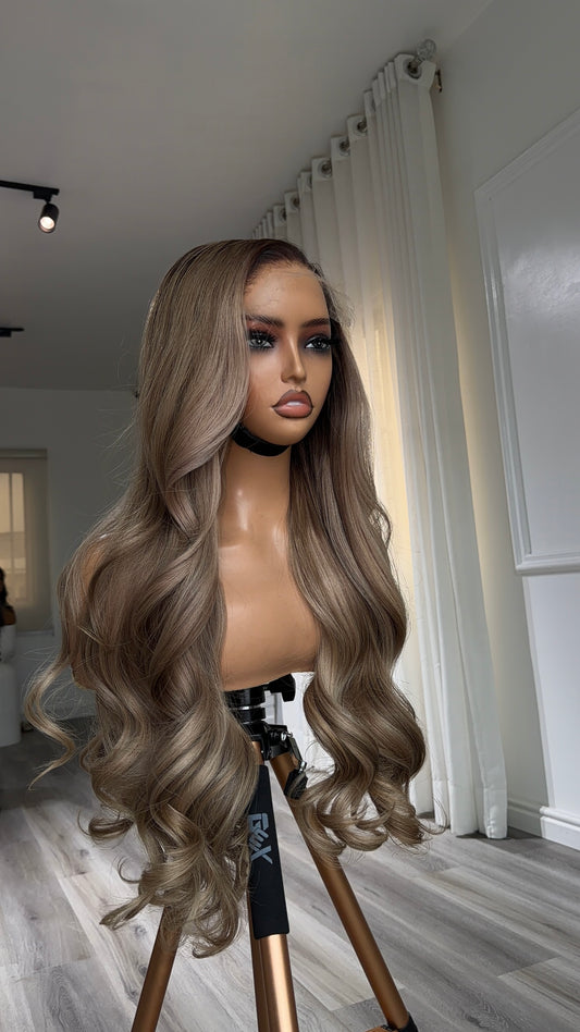 Wavy Unit in Ash Blonde