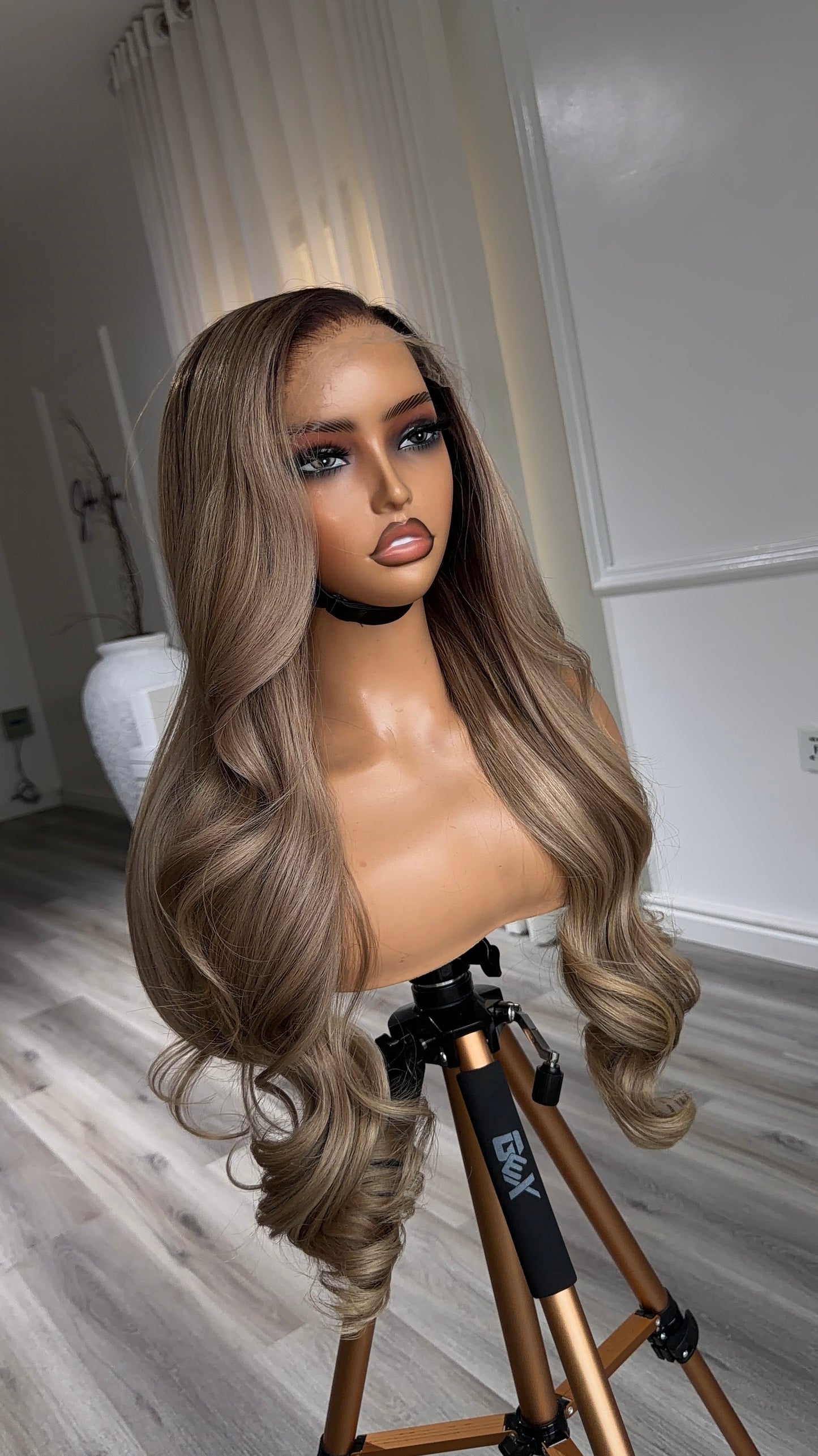 Wavy Unit in Ash Blonde