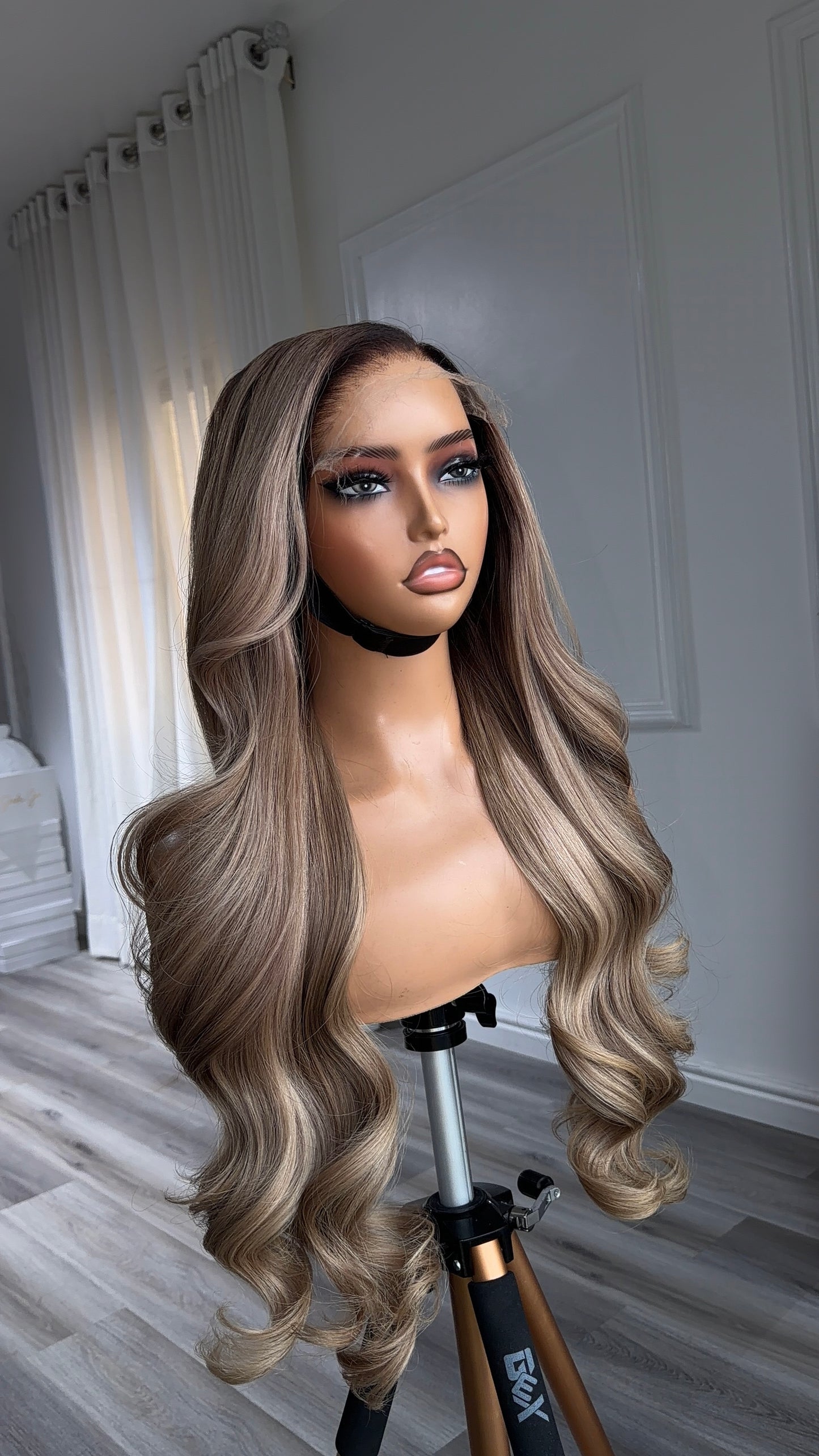 Wavy Unit in Ash Blonde