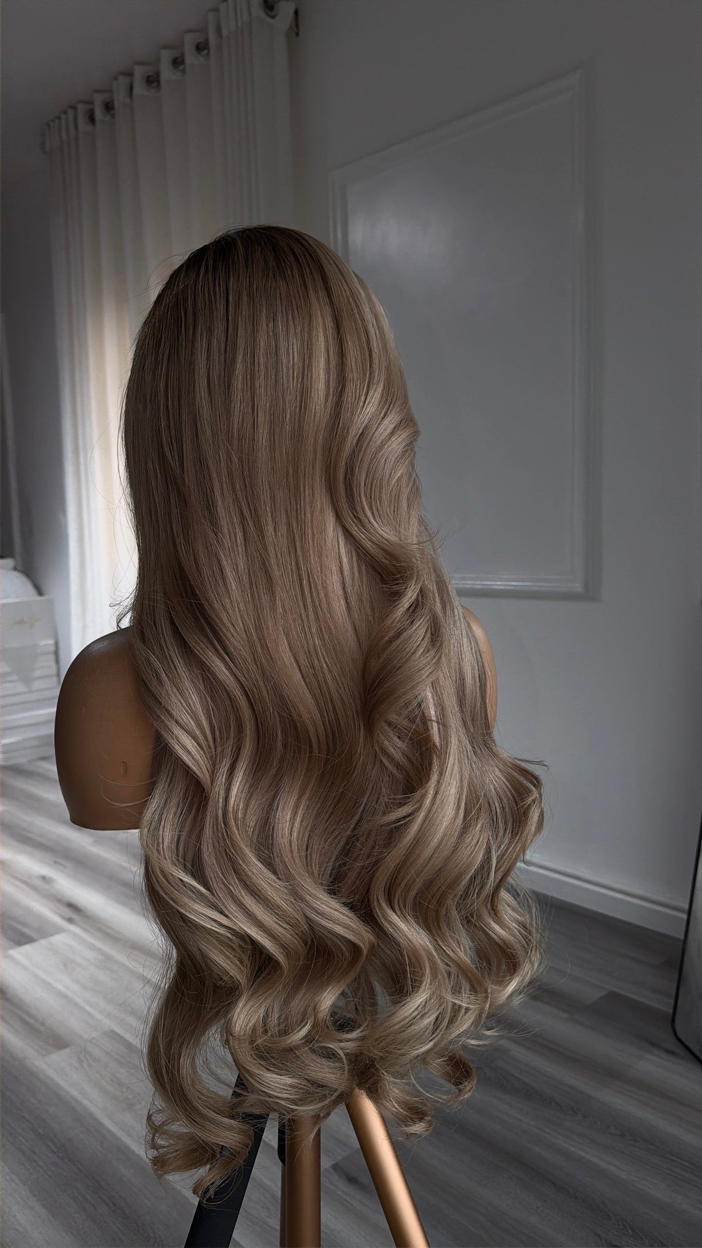 Wavy Unit in Ash Blonde