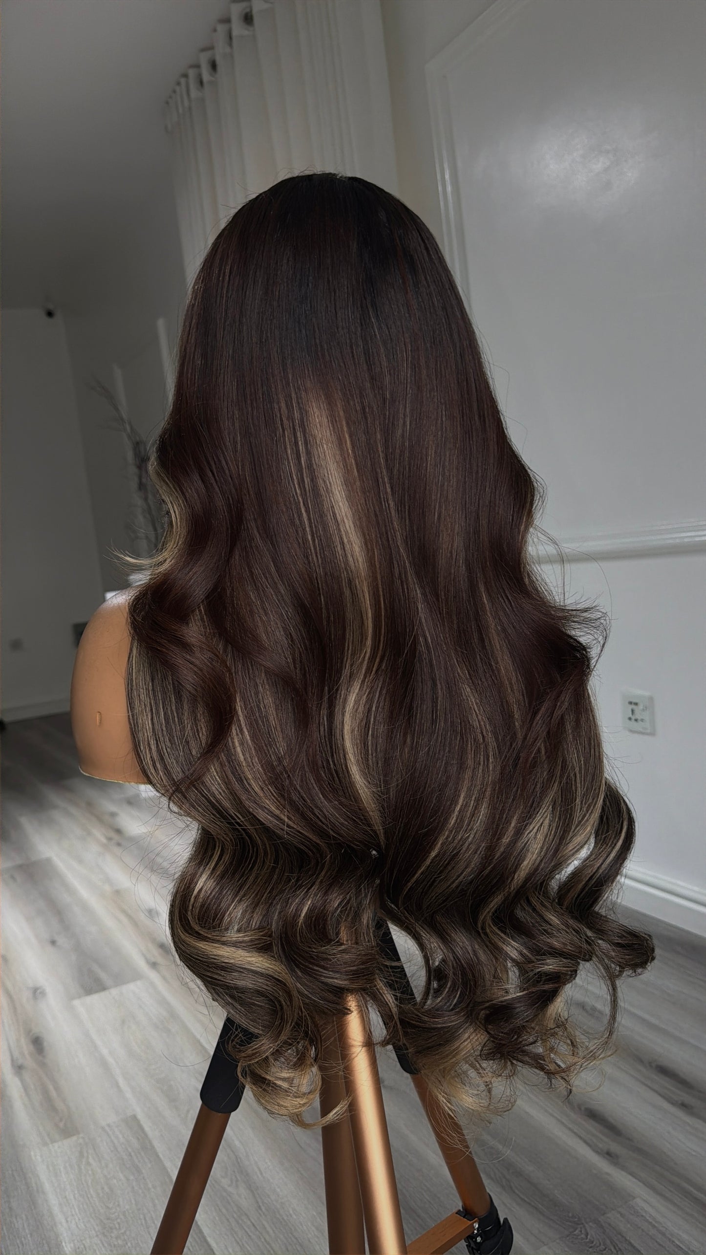 Wavy Unit in Espresso & Blonde Highlights