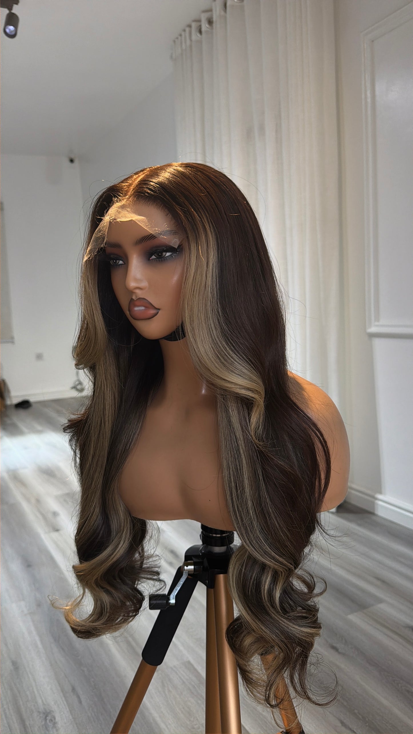 Wavy Unit in Espresso & Blonde Highlights