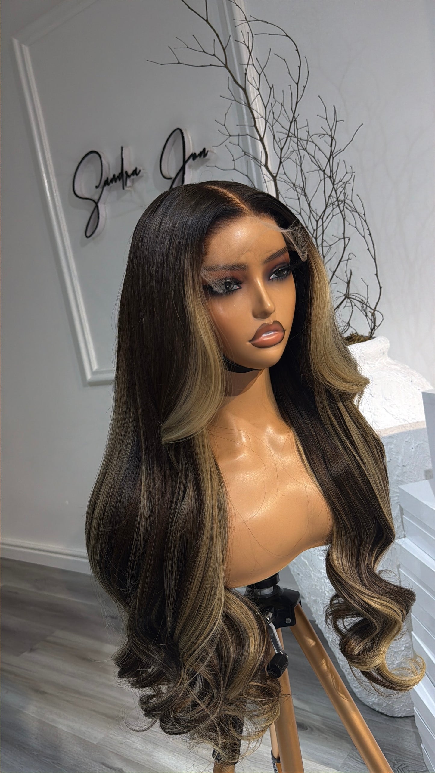 Wavy Unit in Espresso & Blonde Highlights