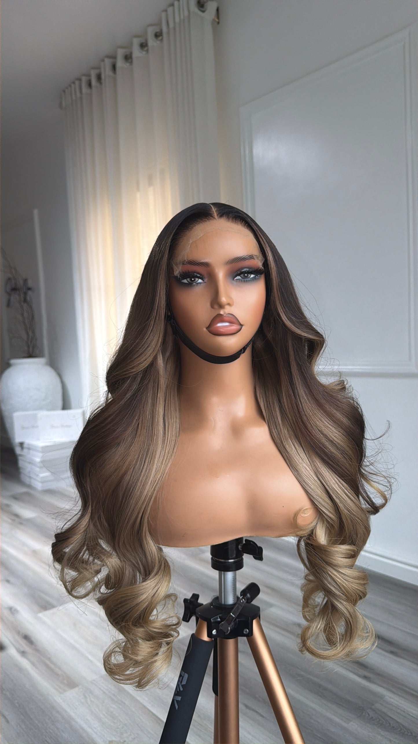 Julia Unit (Blonde Series)